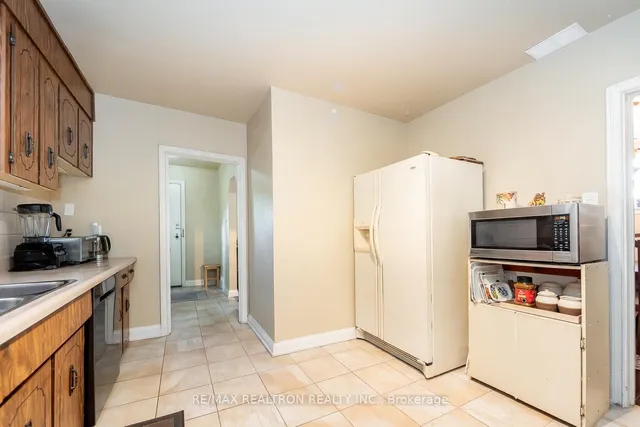 Additional image 10 of 663 Woburn Ave