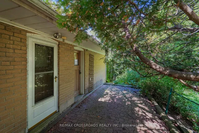 Additional image 33 of 11 Faircroft Blvd