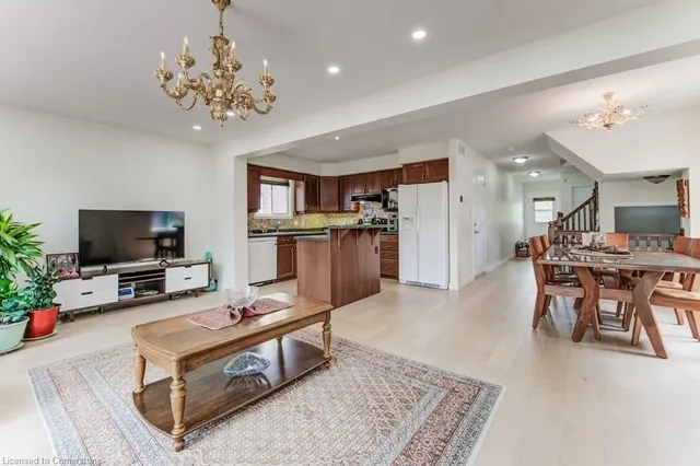 Additional image 8 of 220 Lemon Grass Cres