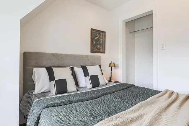 Additional image 38 of 140 Strachan Ave