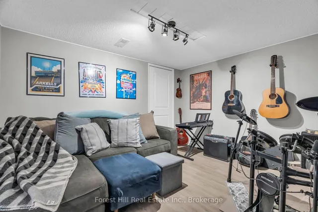 Additional image 31 of 130 Pepperwood Cres