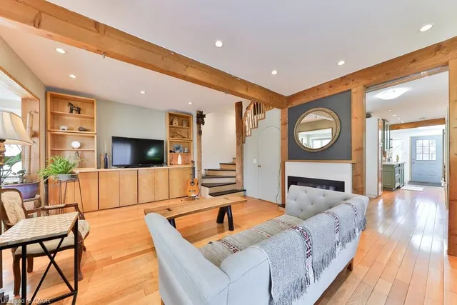 Additional image 10 of 39 Twenty Fourth St