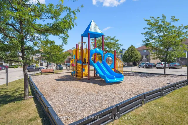 Additional image 18 of 50 Howe Dr Unit 9D