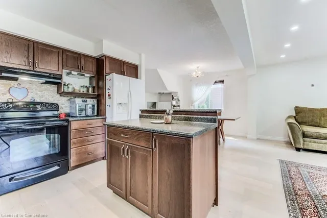 Additional image 14 of 220 Lemon Grass Cres