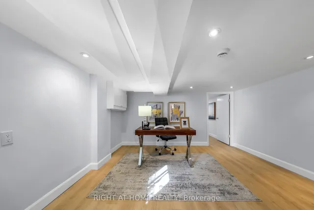 Additional image 22 of 977 Broadview Ave