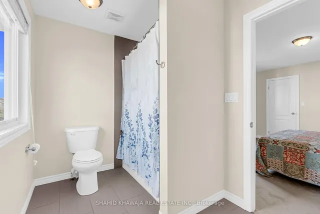 Additional image 19 of 38 Woodbine Ave