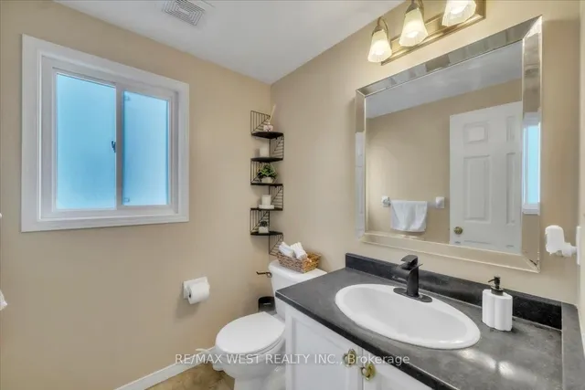 Additional image 14 of 55 Dahlia St