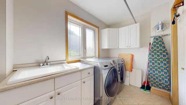 Additional image 30 of 105 Botfield Ave