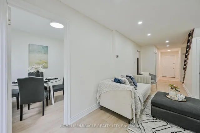 Additional image 11 of 32 Woodsview Ave