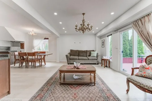 Additional image 12 of 220 Lemon Grass Cres