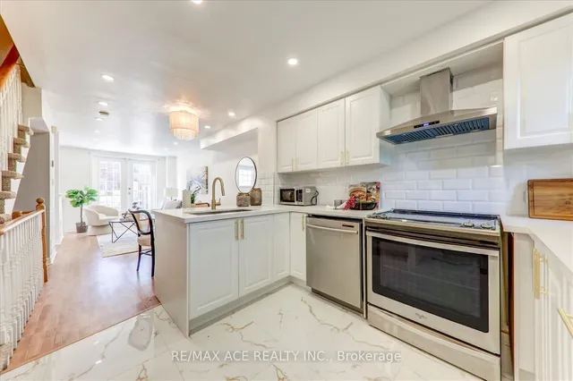 Additional image 11 of 2 Hedge End Rd Unit 102