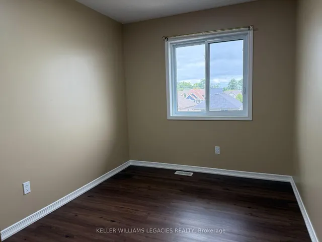 Additional image 12 of 933 Zeller Cres