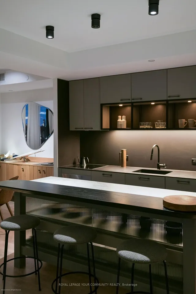 Additional image 33 of 505 Richmond St Unit 612