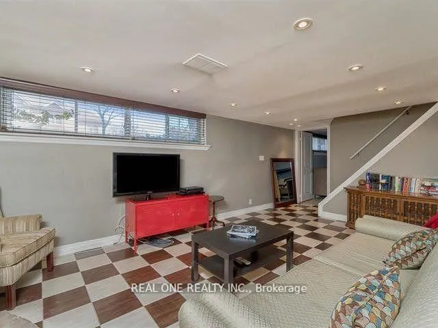 Additional image 14 of 34 Vassar Dr