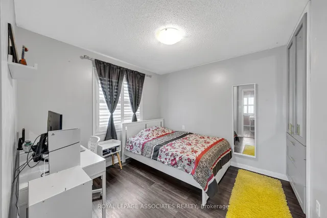 Additional image 35 of 41 Pinoak St