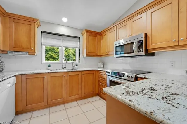 Additional image 8 of 15 Quinte Cres Unit 15