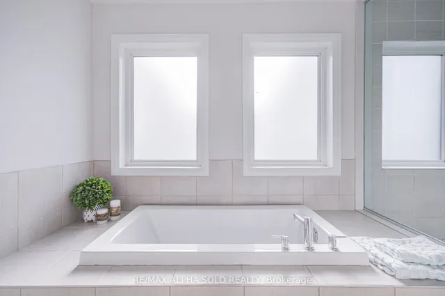 Additional image 40 of 45 Thomas Mulholland Dr Unit 3