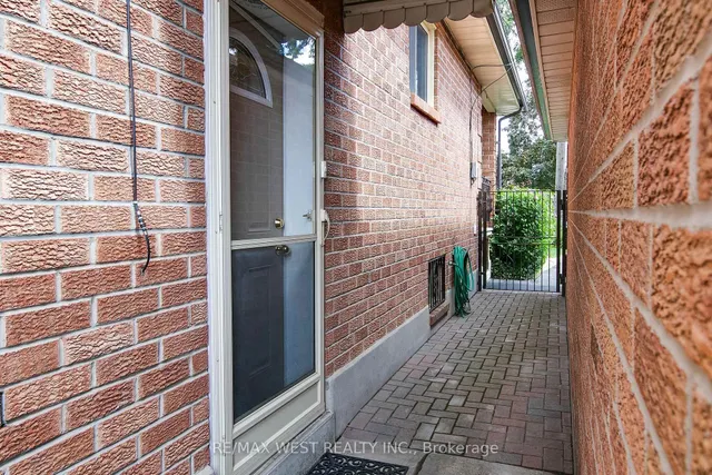 Additional image 33 of 50 Larchmere Ave