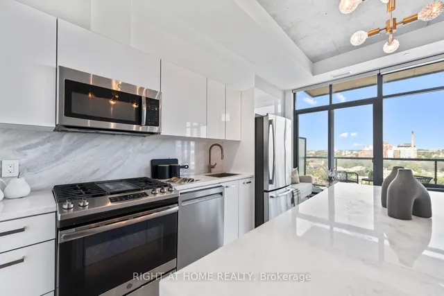 Additional image 15 of 608 Richmond St. W St Unit LPH02