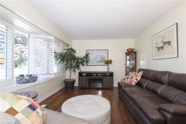 Additional image 11 of 20 Gay Cres