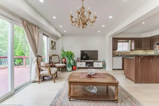 Additional image 9 of 220 Lemon Grass Cres