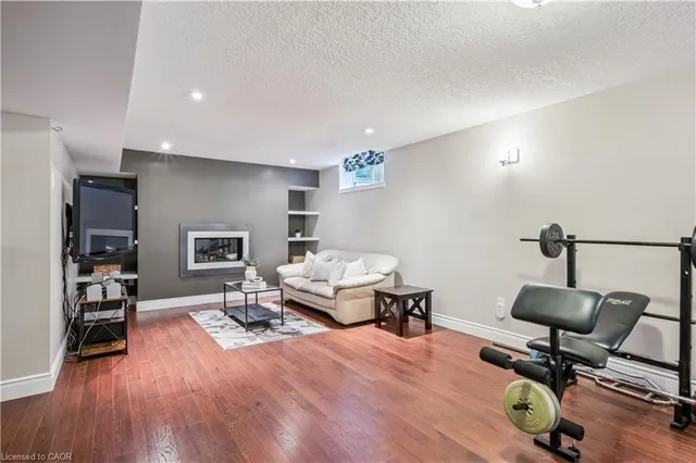 Additional image 14 of 533 Rush Meadow Cres