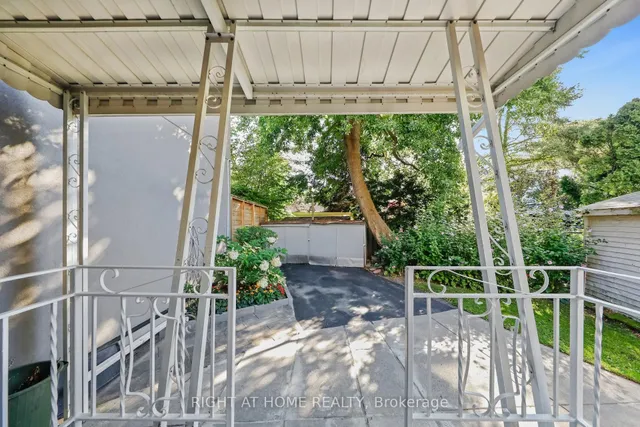 Additional image 26 of 977 Broadview Ave