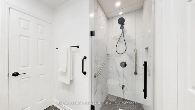 Additional image 4 of 26 Holmbush Cres