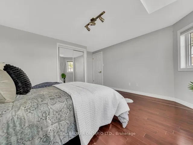 Additional image 32 of 141 Hollyridge Cres