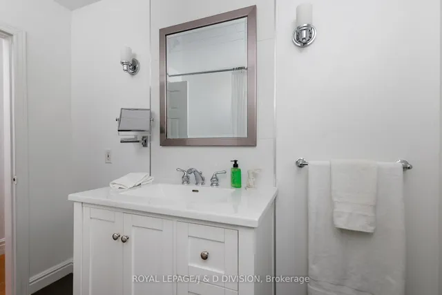 Additional image 21 of 27 Paramount Crt