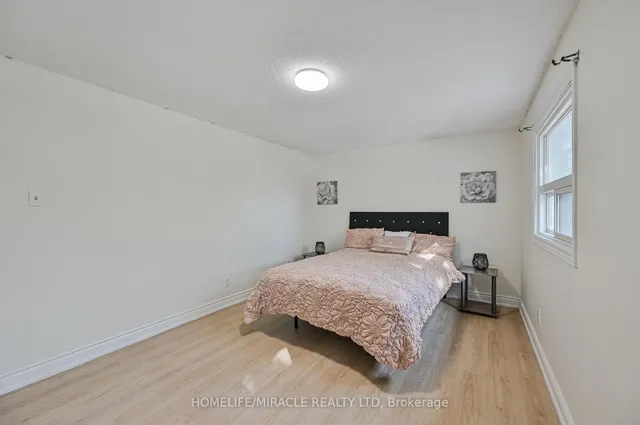 Additional image 26 of 32 Woodsview Ave