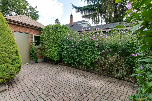 Additional image 39 of 50 Larchmere Ave