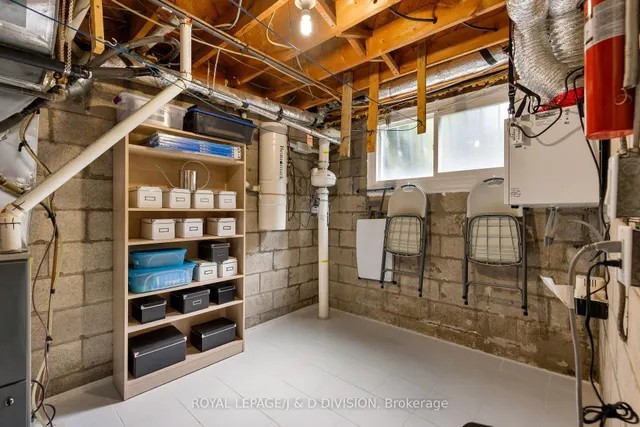 Additional image 37 of 27 Paramount Crt