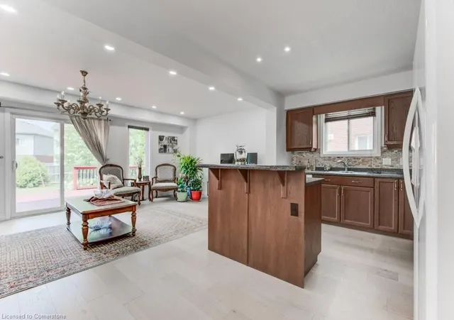 Additional image 17 of 220 Lemon Grass Cres