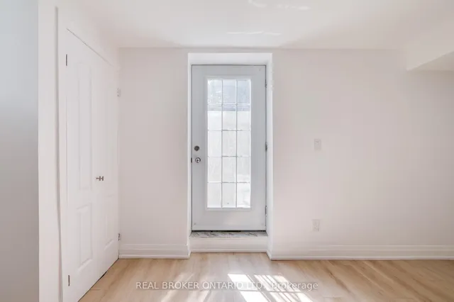 Additional image 44 of 326 Moorlands Cres