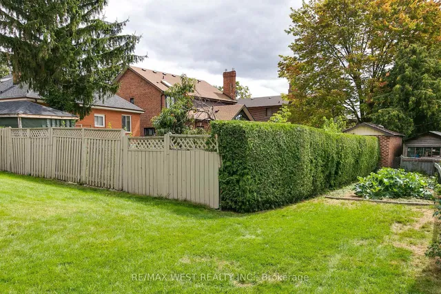 Additional image 38 of 50 Larchmere Ave