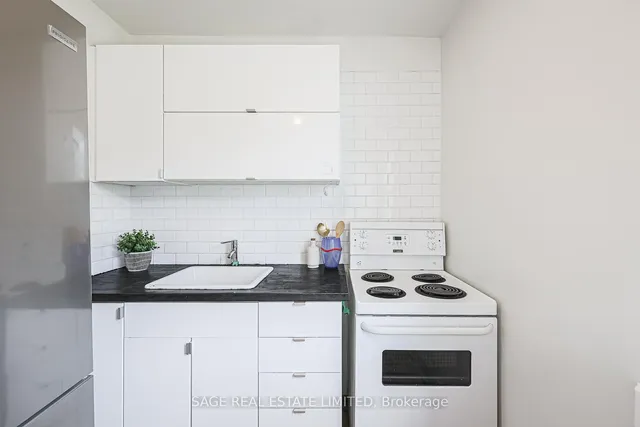 Additional image 25 of 140 Strachan Ave