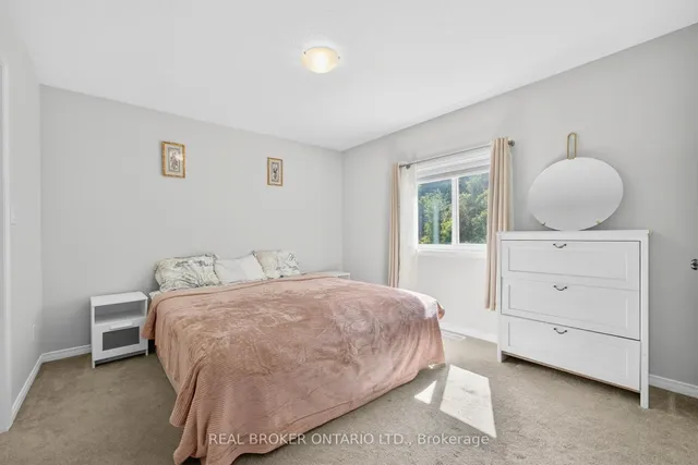 Additional image 29 of 326 Moorlands Cres