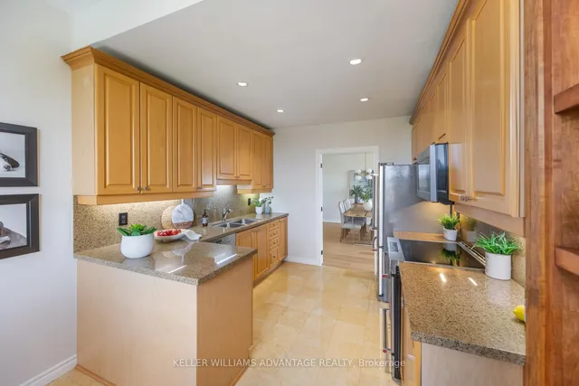 Additional image 20 of 2662 Bloor St Unit 904