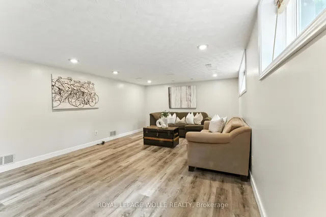 Additional image 28 of 33 Shadywood Cres