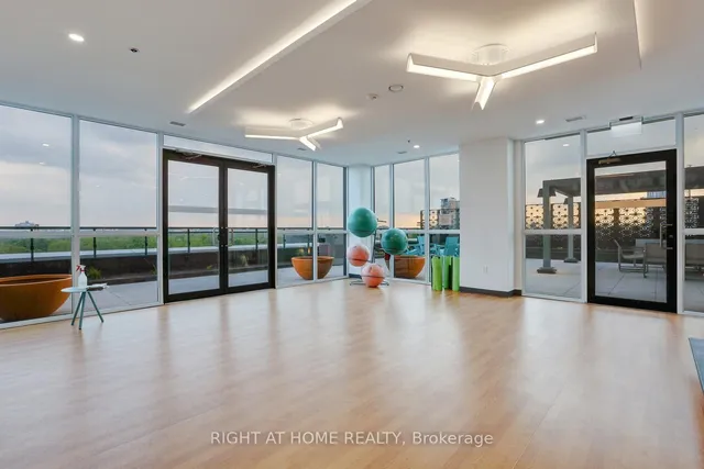 Additional image 33 of 60 Charles St Unit 1804