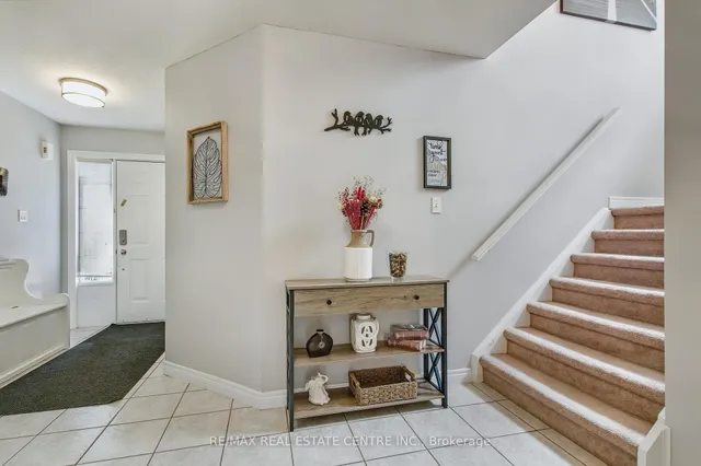 Additional image 17 of 194 Hollyridge Cres