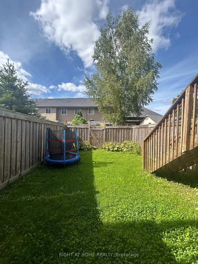 Additional image 27 of 972 Zeller Cres