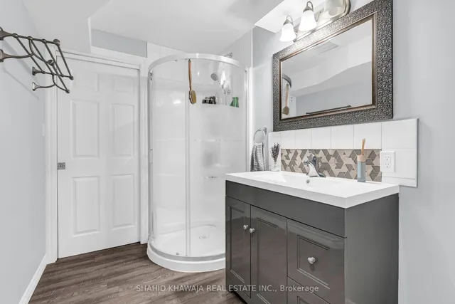 Additional image 33 of 38 Woodbine Ave