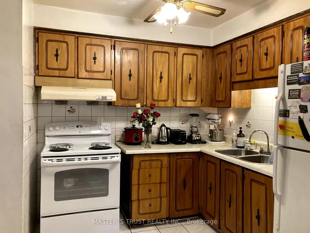 Additional image 11 of 246 John Garland Blvd Unit 72