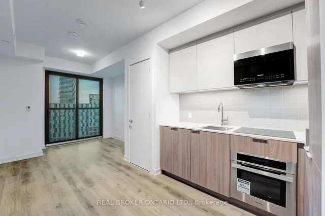 Additional image 21 of 28 Eastern Ave Unit LPH16