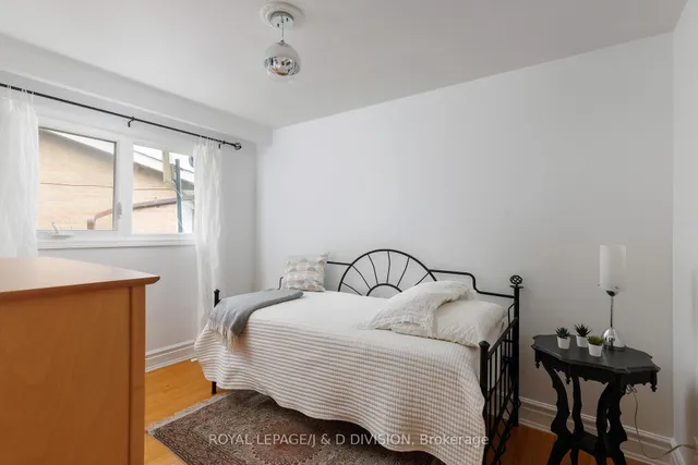 Additional image 17 of 27 Paramount Crt