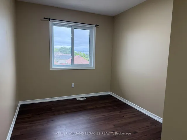 Additional image 11 of 933 Zeller Cres