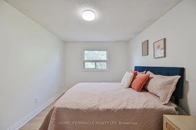 Additional image 29 of 32 Woodsview Ave