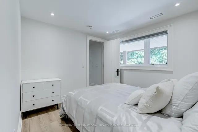 Additional image 30 of 11 Sherin Crt